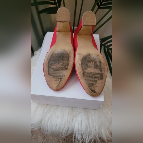 Candy Apple Red Suede Block Heels - Women's Size 9 - Picture 8 of 8